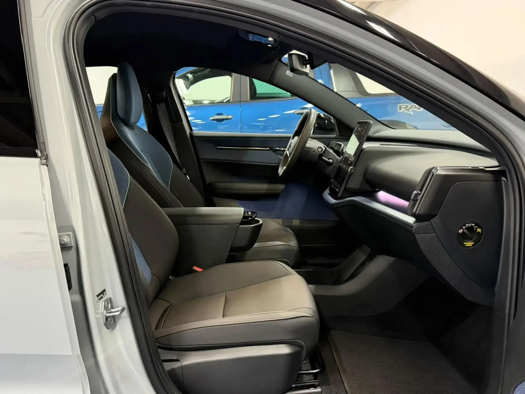 Volvo EX30 Single Motor Extended Range RWD Plus 27