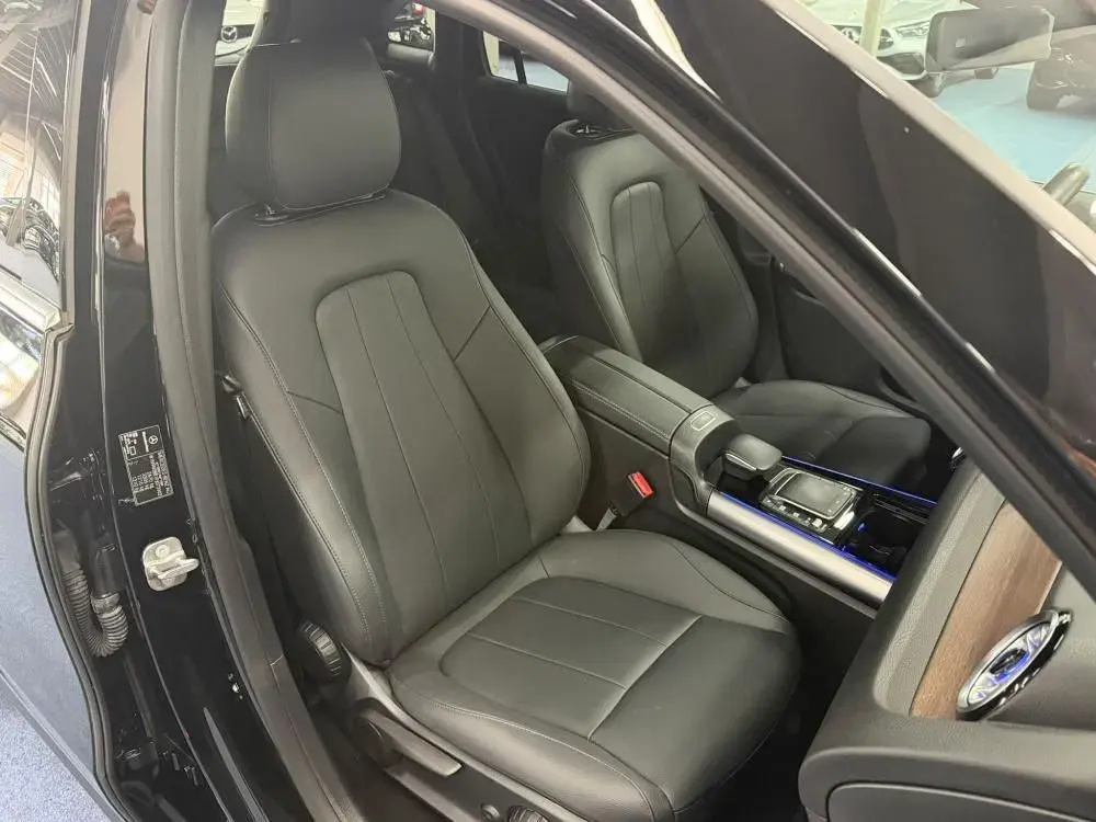 Mercedes-Benz EQA 250 Progressive 33