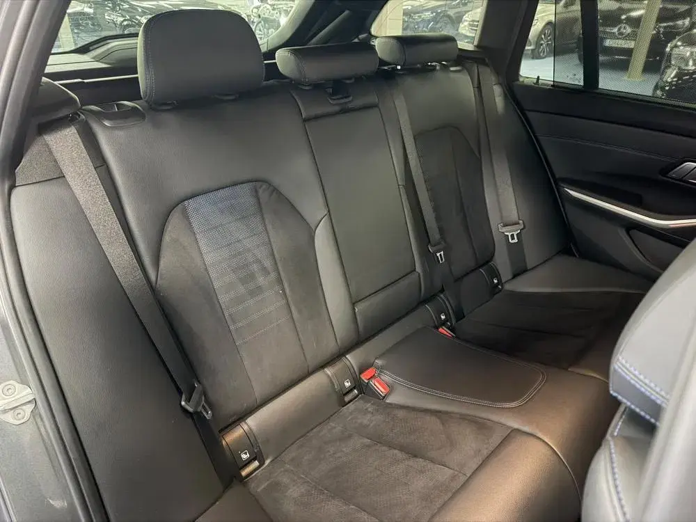 BMW 320 d Pack M Auto 37