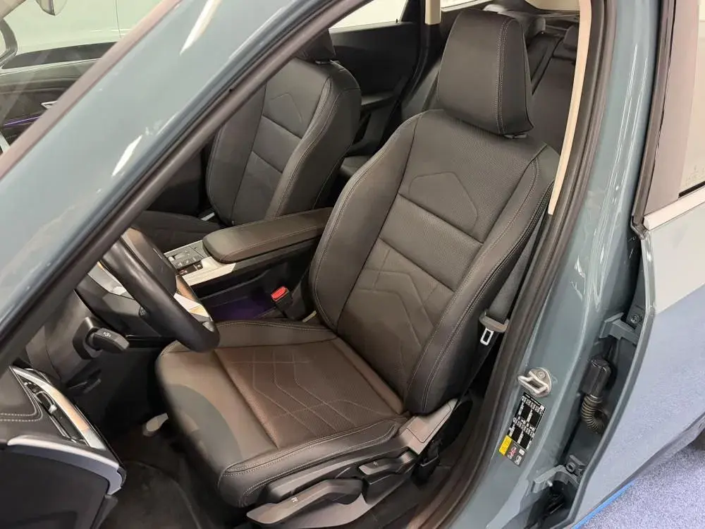 BMW iX1 xDrive30 7