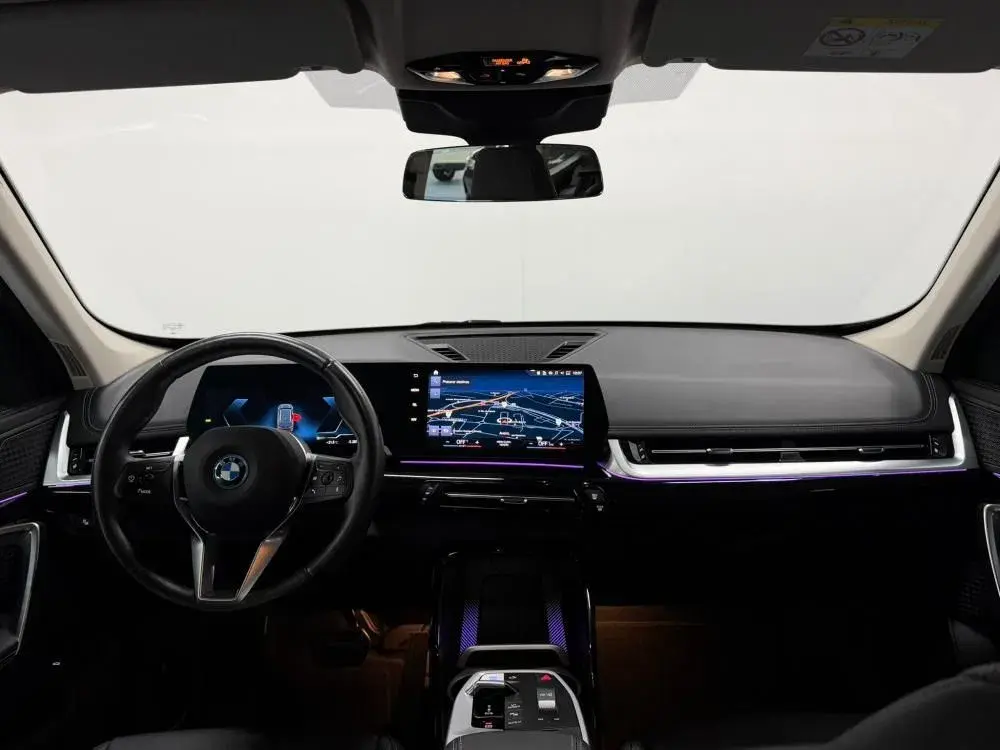BMW iX1 xDrive30 12
