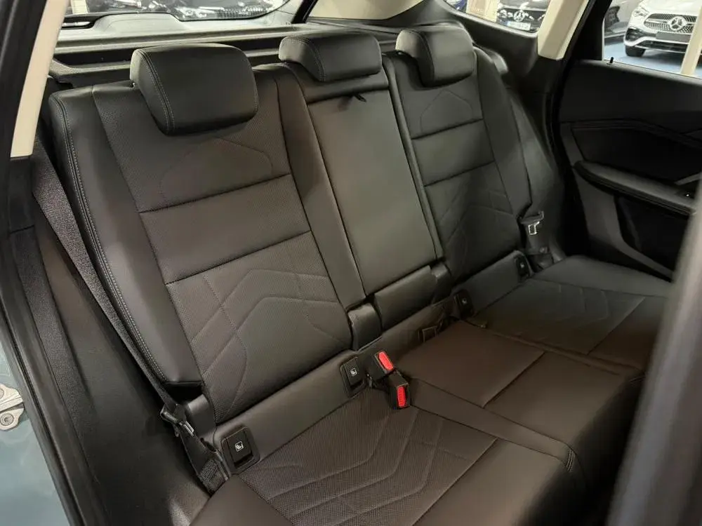 BMW iX1 xDrive30 33
