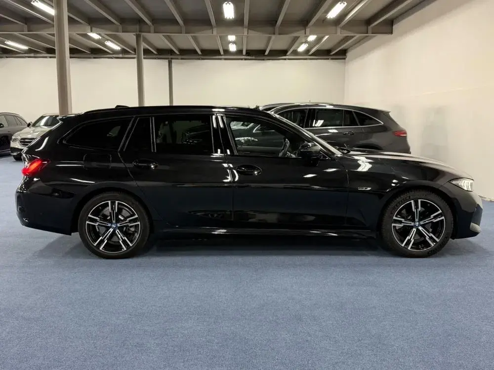BMW 330 e Aut. M Sport 23