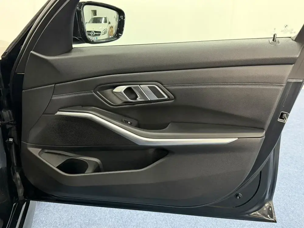 BMW 330 e Aut. M Sport 28