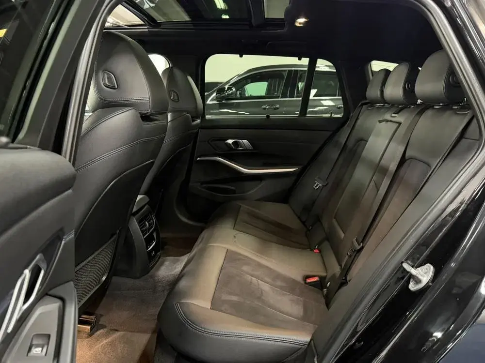 BMW 330 e Aut. M Sport 29