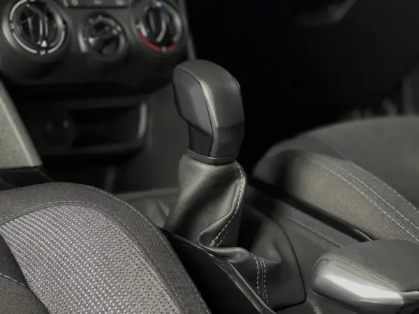 Peugeot 2008 1.2 PURETECH STYLE 7