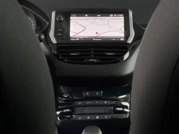 Peugeot 2008 1.2 PURETECH STYLE 10