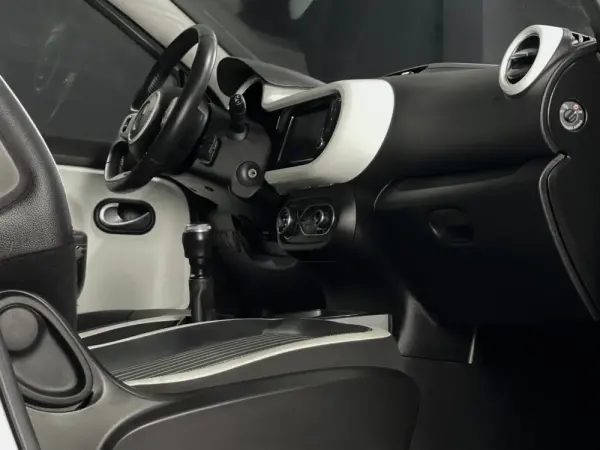 Renault Twingo 1.0 SCe Intens 4