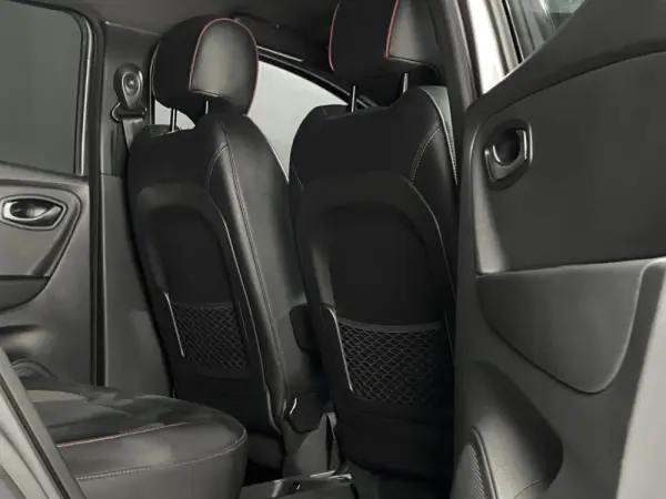 Renault Captur 1.5 dCi Red Edi 10