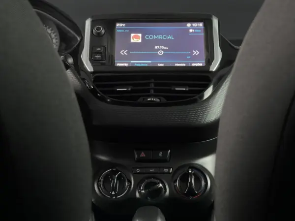 Peugeot 2008 1.2 PURETECH STYLE 10