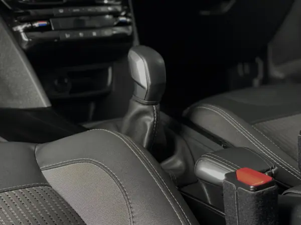 Peugeot 2008 1.2 PureTech Allure 8