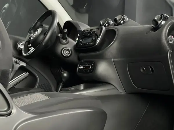 Smart ForTwo Coupé EQ Passion 3d 4