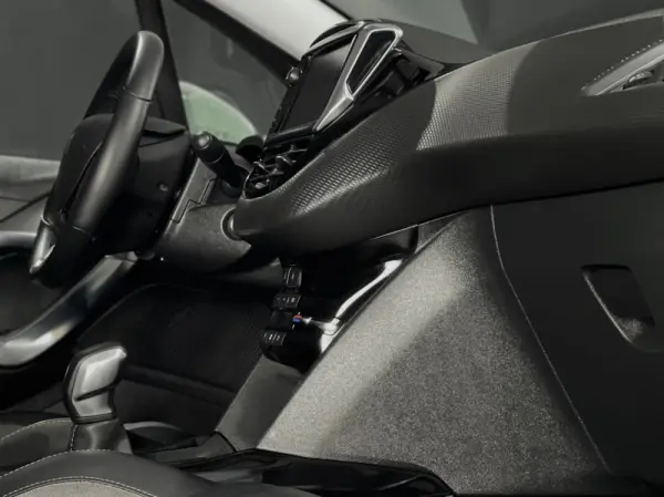 Peugeot 2008 1.2 PureTech Allure 9