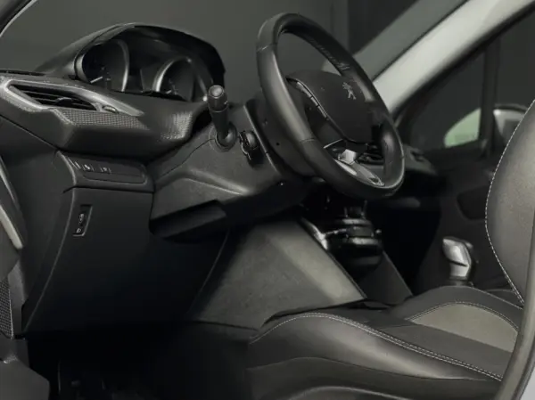 Peugeot 2008 1.2 PureTech Allure 2