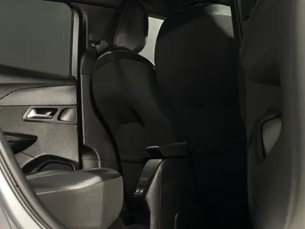 Peugeot 2008 1.2 PureTech Allure 8