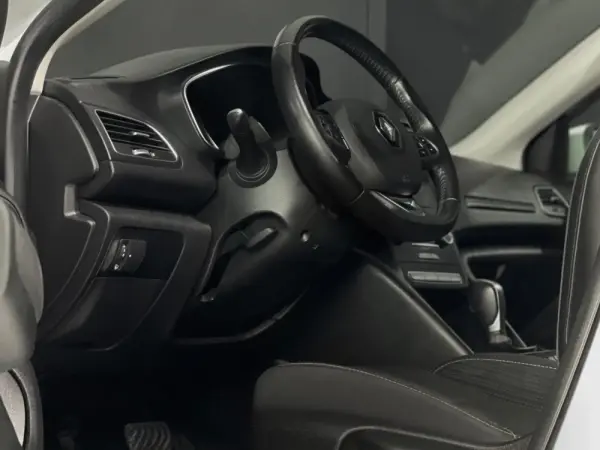 Renault Mégane Sport Tourer dCi 110 FAP EDC Dynamique 2