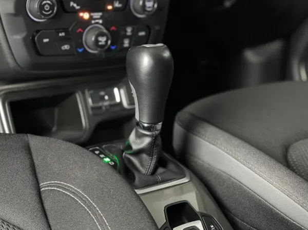 Jeep Renegade 1.6 MJD LIMITED 8