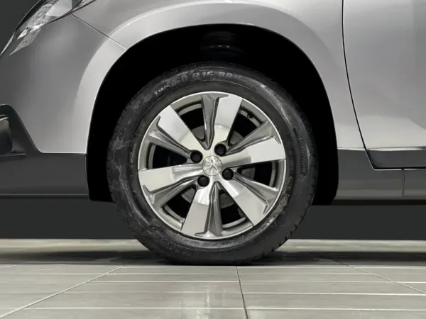 Peugeot 2008 1.2 PureTech Style 12