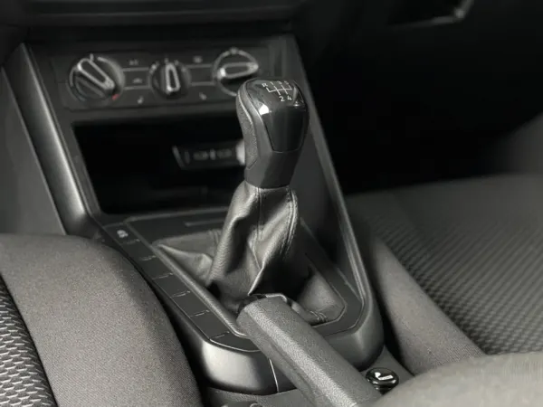 Volkswagen Polo 1.0 Confortline 8