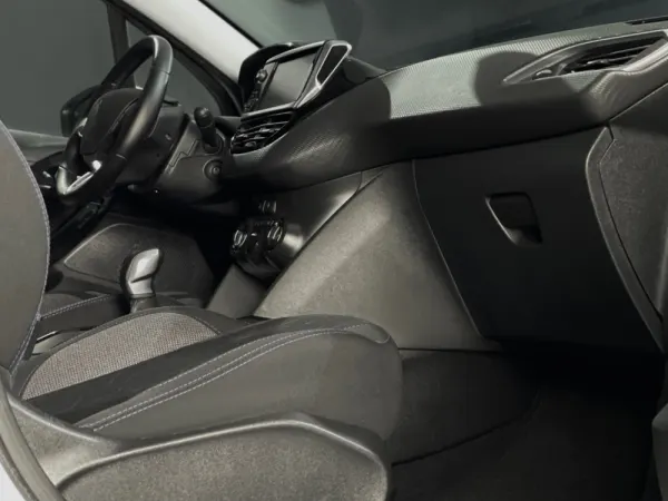 Peugeot 2008 1.2 PureTech Style 4