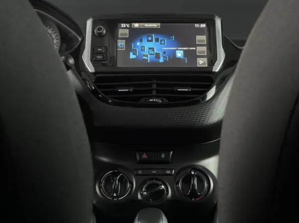 Peugeot 2008 1.2 PureTech Style 10