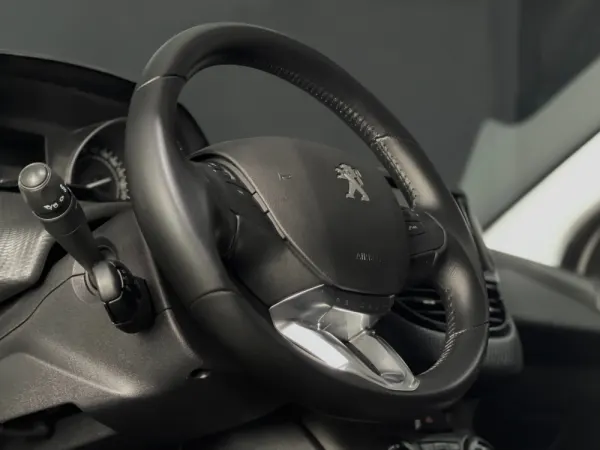 Peugeot 2008 1.2 PureTech Style 5