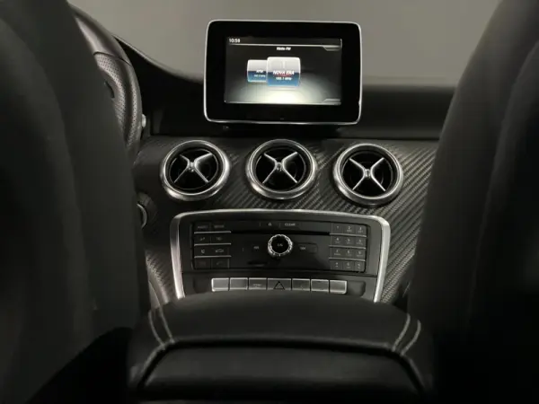 Mercedes-Benz A 180 d Urban 9