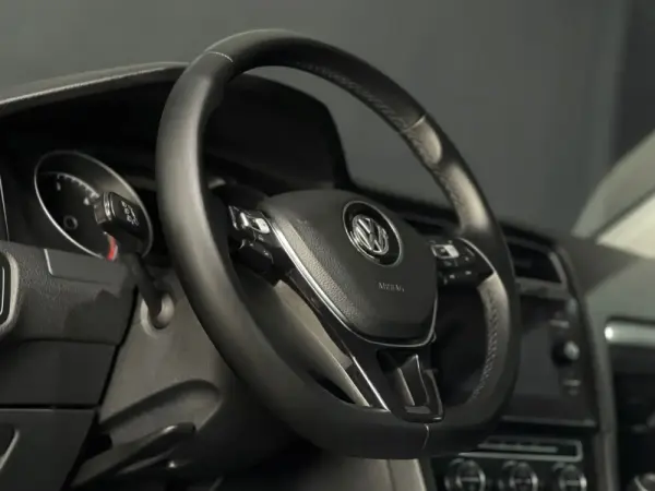 Volkswagen Golf 1.6 TDi Confortline 5