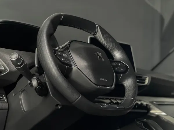 Peugeot 5008 1.5 BLUE-HDI ALLURE 5