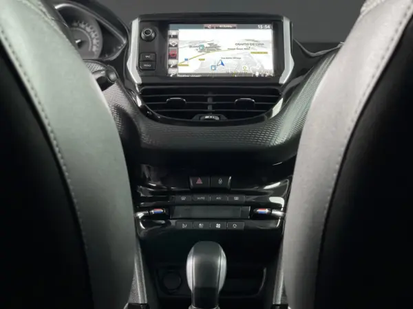 Peugeot 2008 1.2 PureTech Allure 11