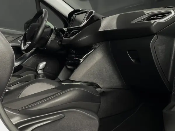 Peugeot 2008 1.2 PureTech Allure 4