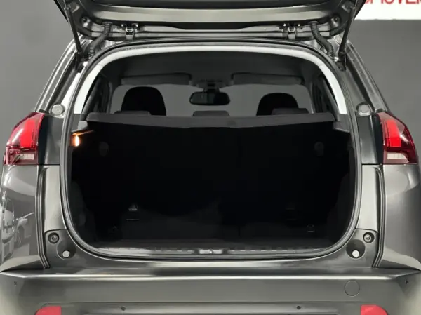 Peugeot 2008 1.2 PURETECH STYLE 11