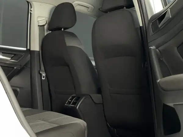 Volkswagen Golf 1.6 TDi Confortline 9