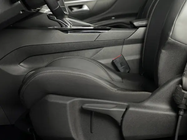 Peugeot 5008 1.6 BLUE-HDI ALLURE 7