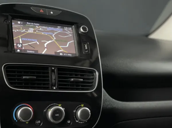 Renault Clio 0.9 ENERGY LIMITED 6