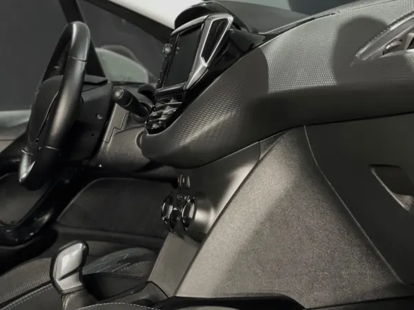 Peugeot 2008 1.2 PureTech Style 8