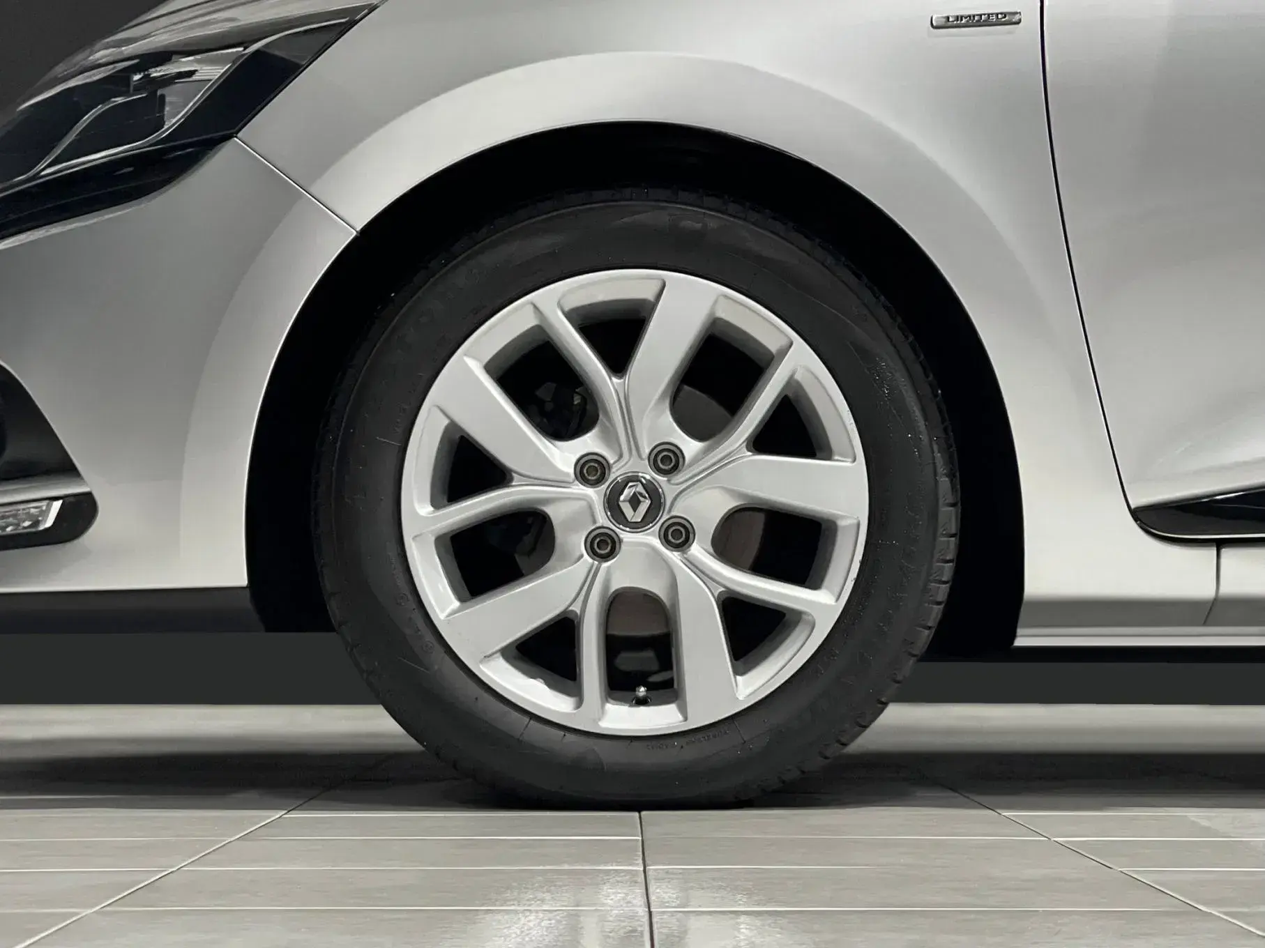 Renault Clio Sport Tourer 0.9 TCE Limited 12