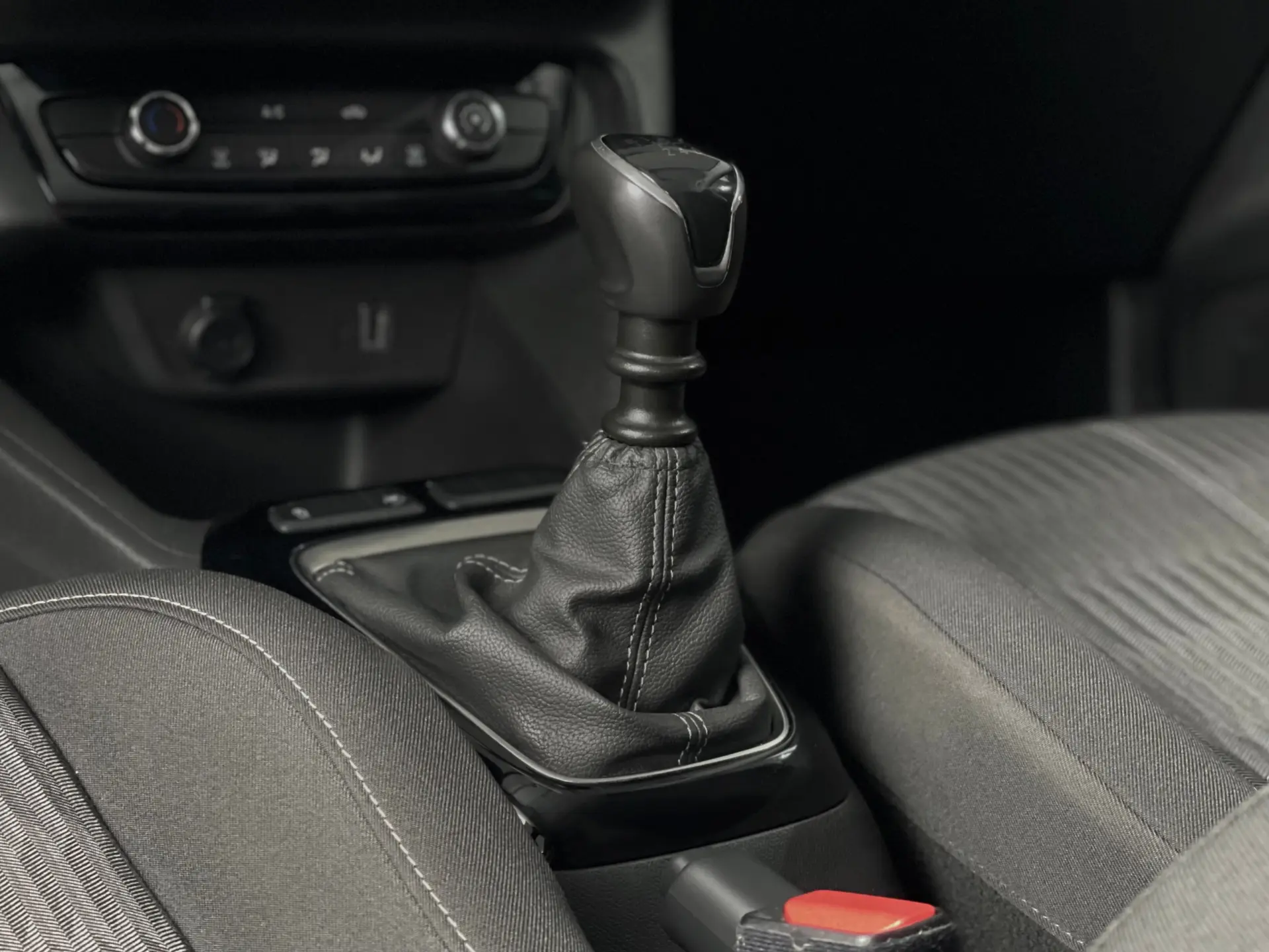 Opel Corsa 1.2 EDITION 8