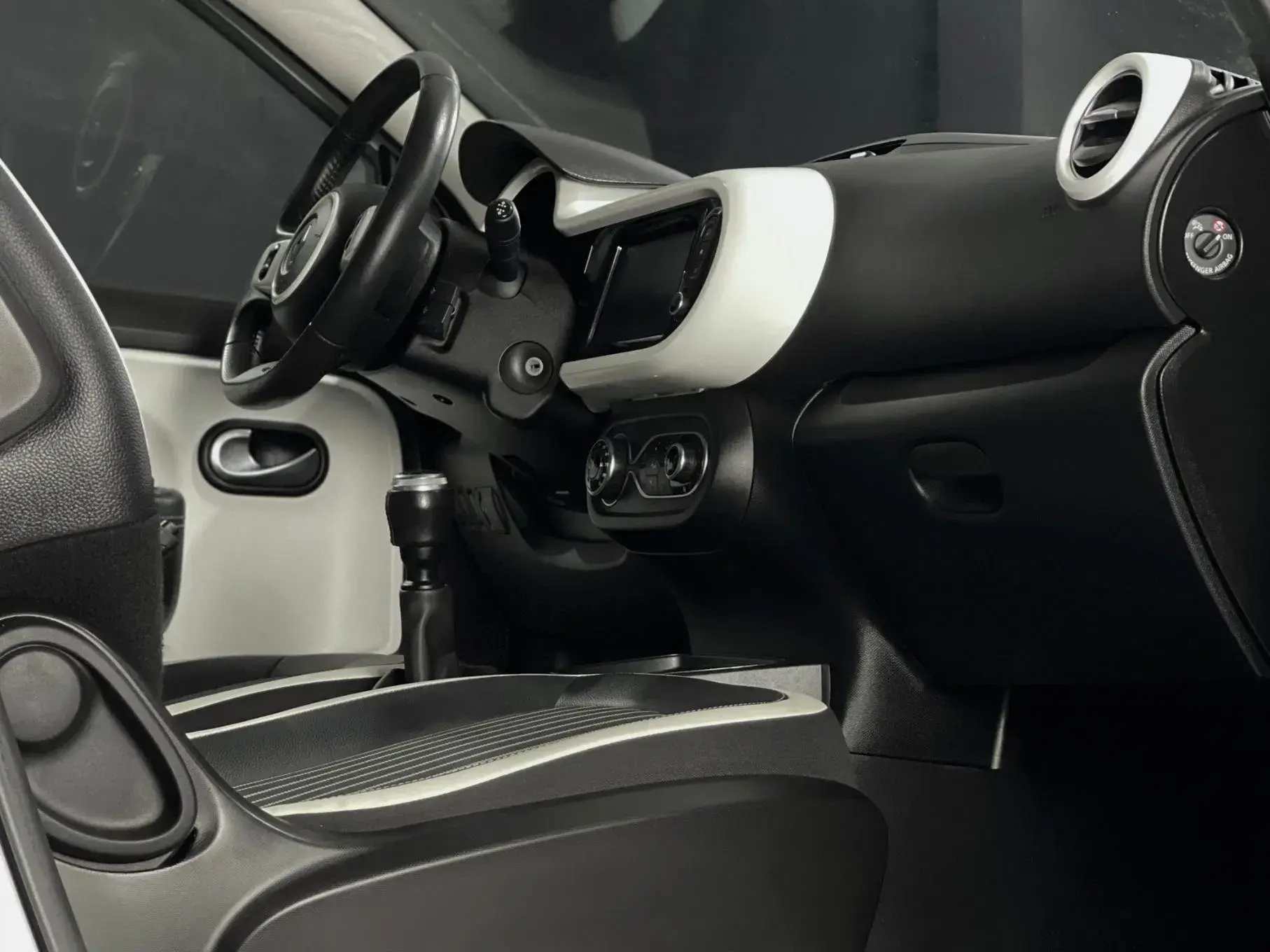 Renault Twingo 1.0 SCe Intens 4