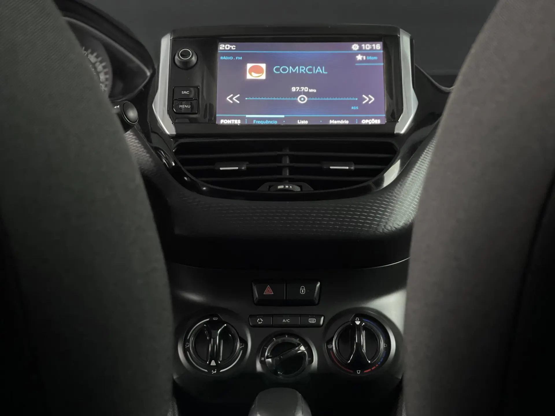 Peugeot 2008 1.2 PURETECH STYLE 10