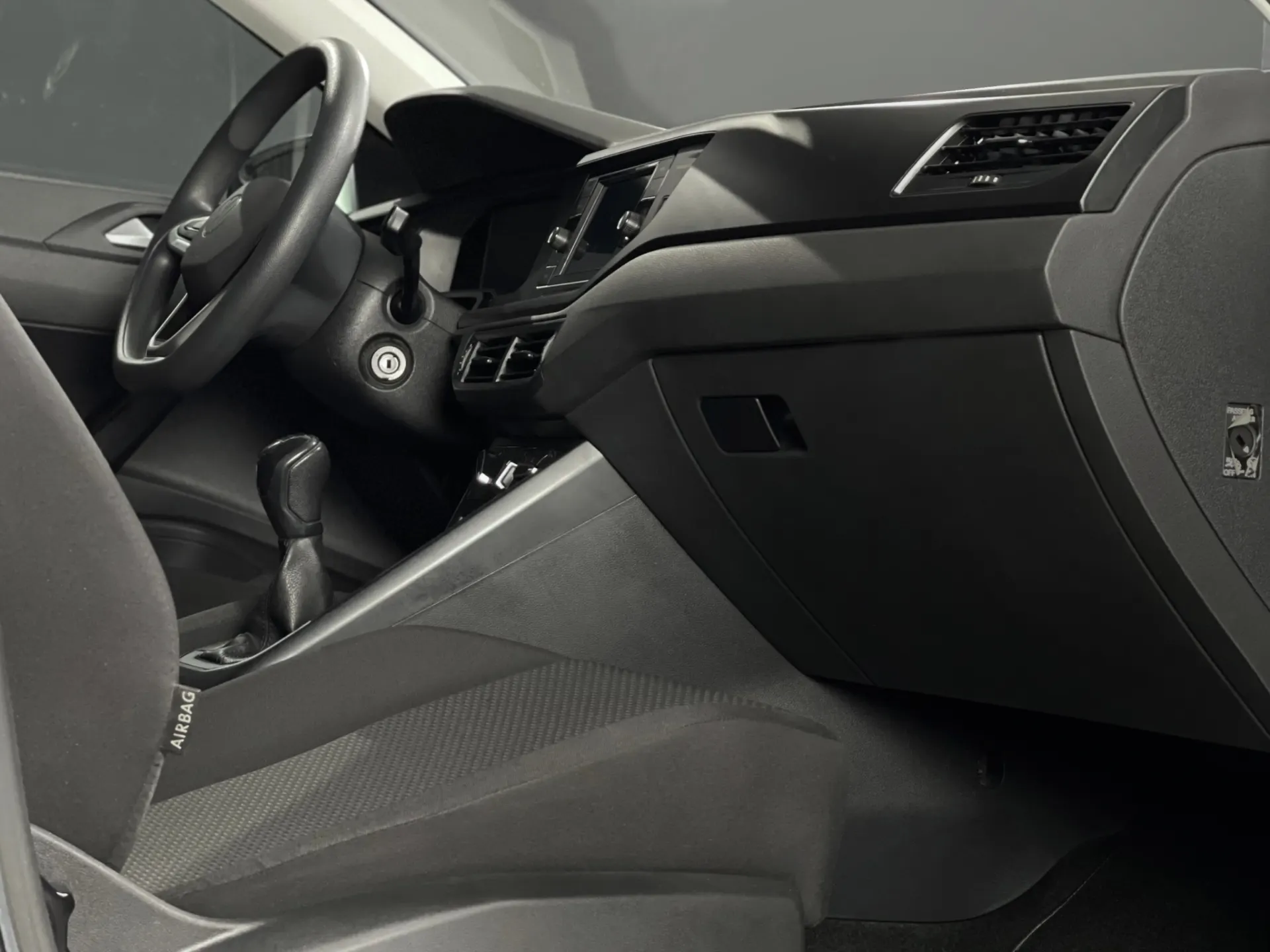 Volkswagen Polo 1.0 Confortline 4