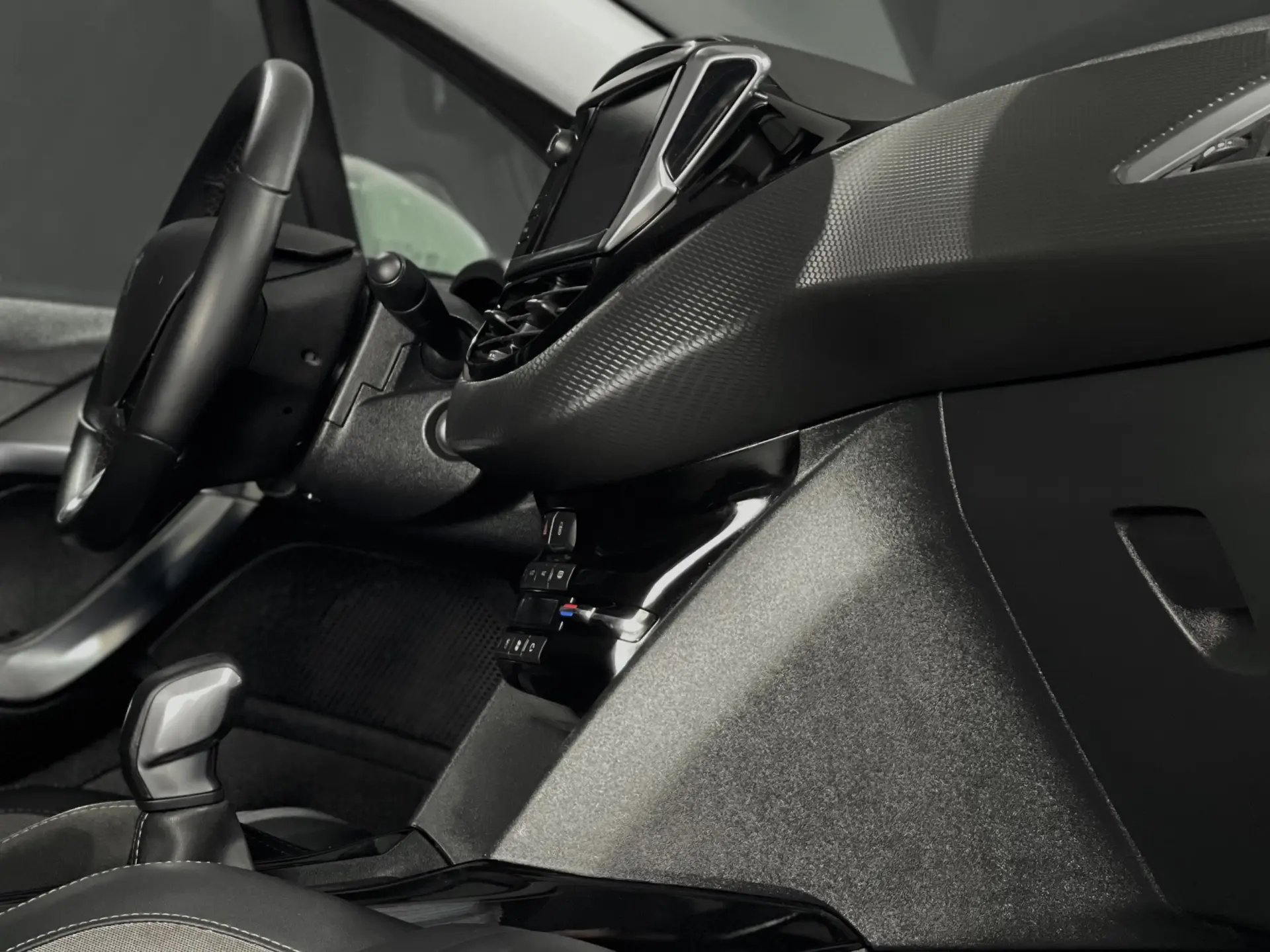 Peugeot 2008 1.2 PureTech Allure 9