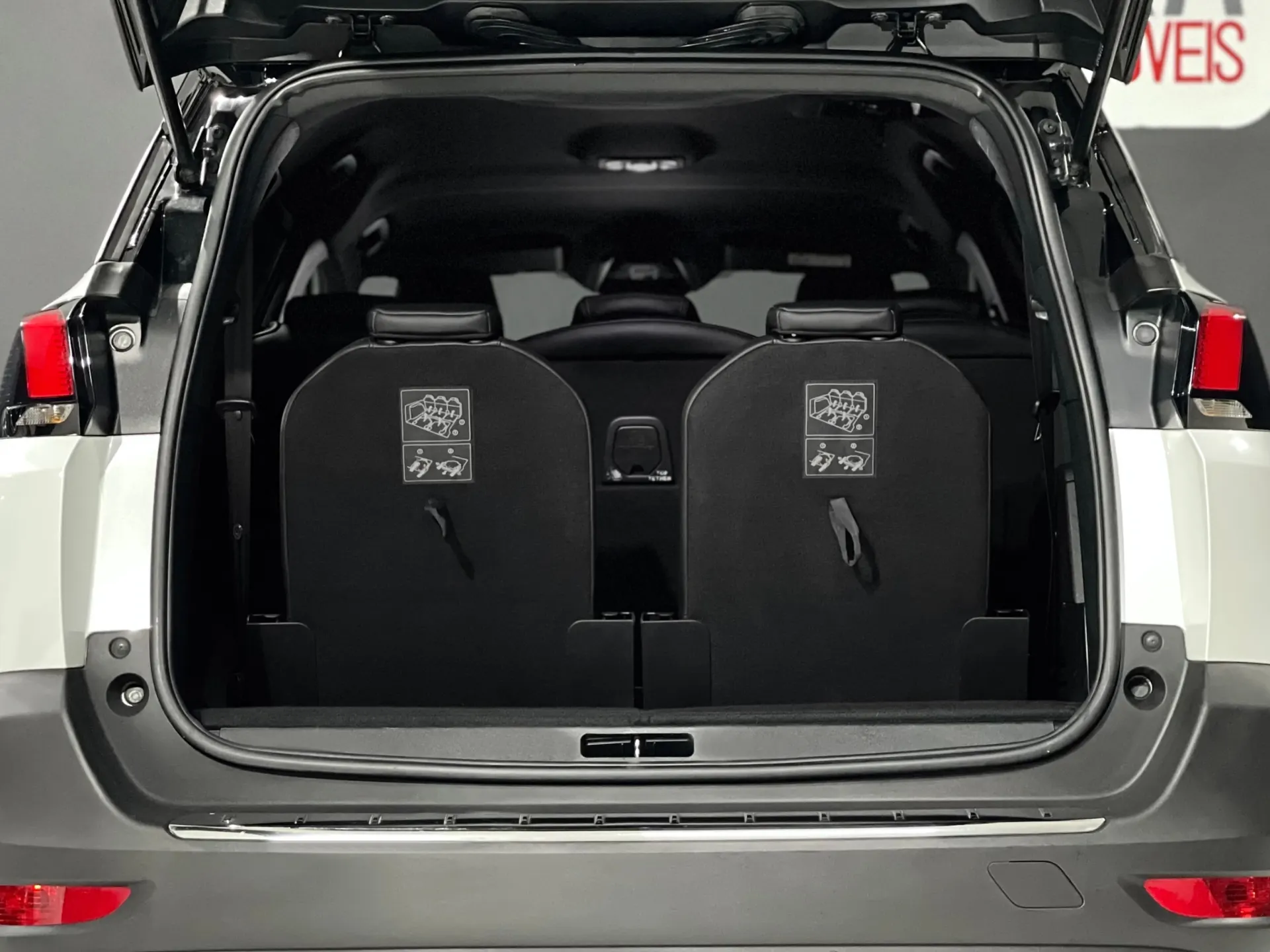 Peugeot 5008 1.5 BLUE-HDI ALLURE 11