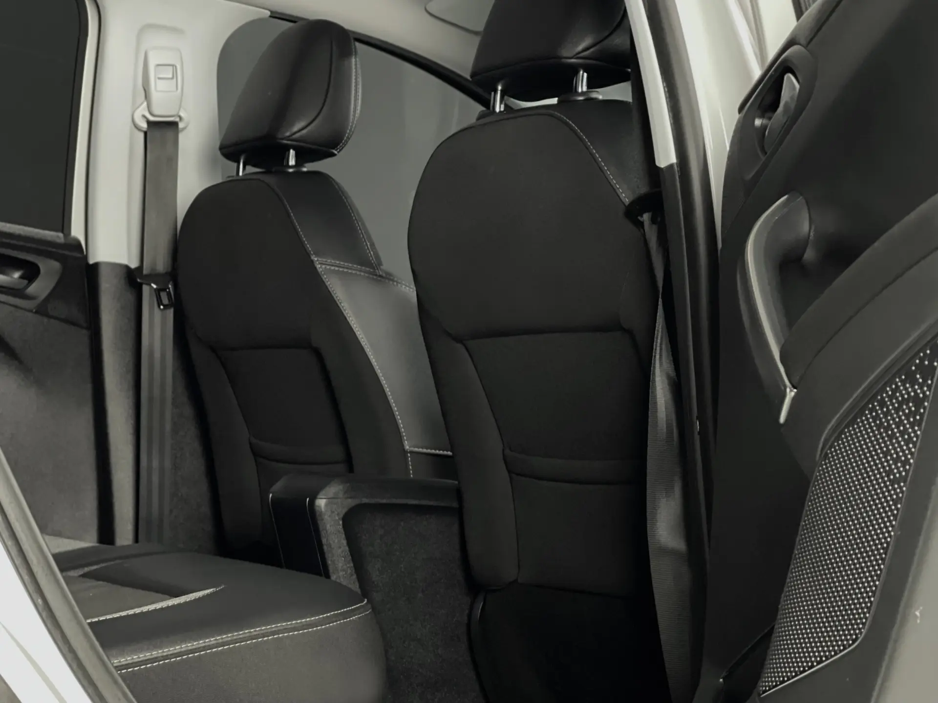 Peugeot 2008 1.2 PureTech Allure 10