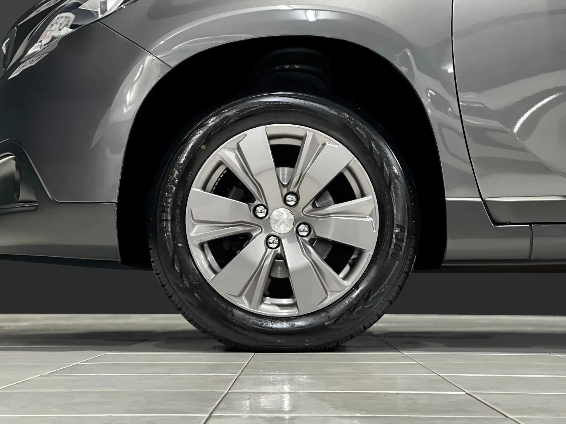 Peugeot 2008 1.2 PURETECH STYLE 12