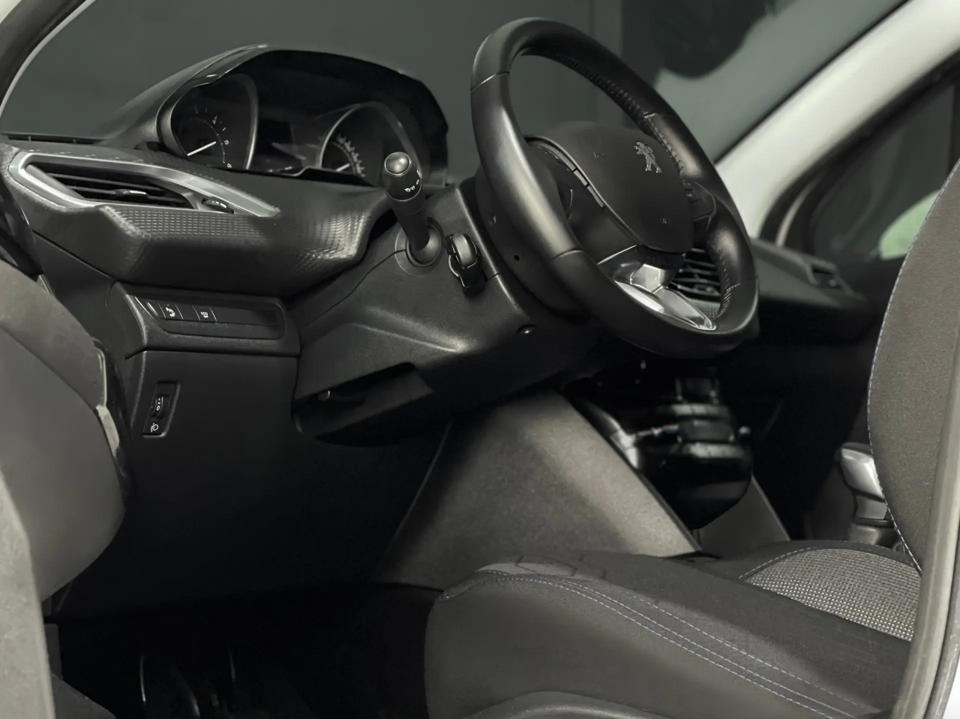 Peugeot 2008 1.2 PURETECH STYLE 2