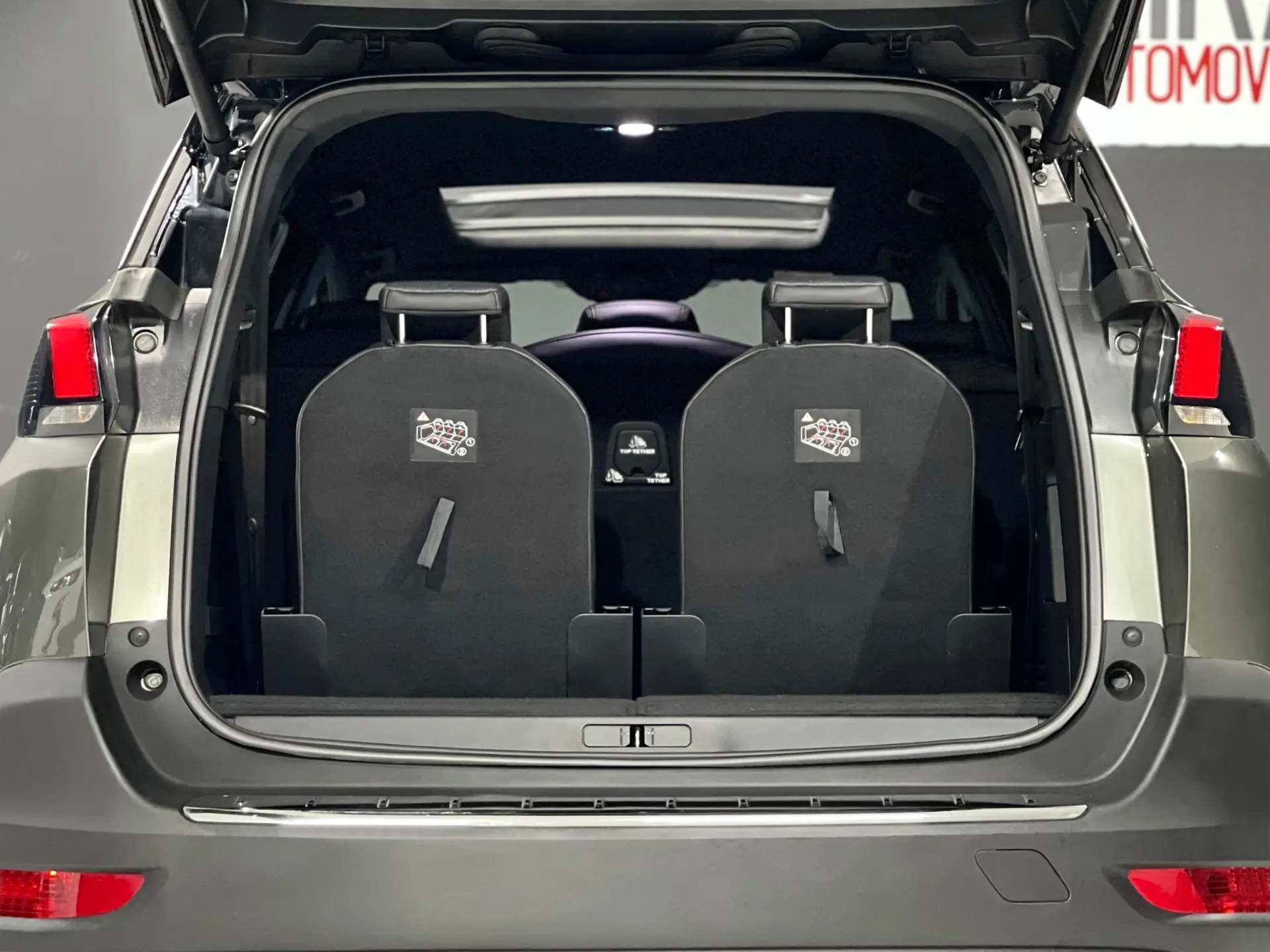 Peugeot 5008 1.6 BLUE-HDI ALLURE 13