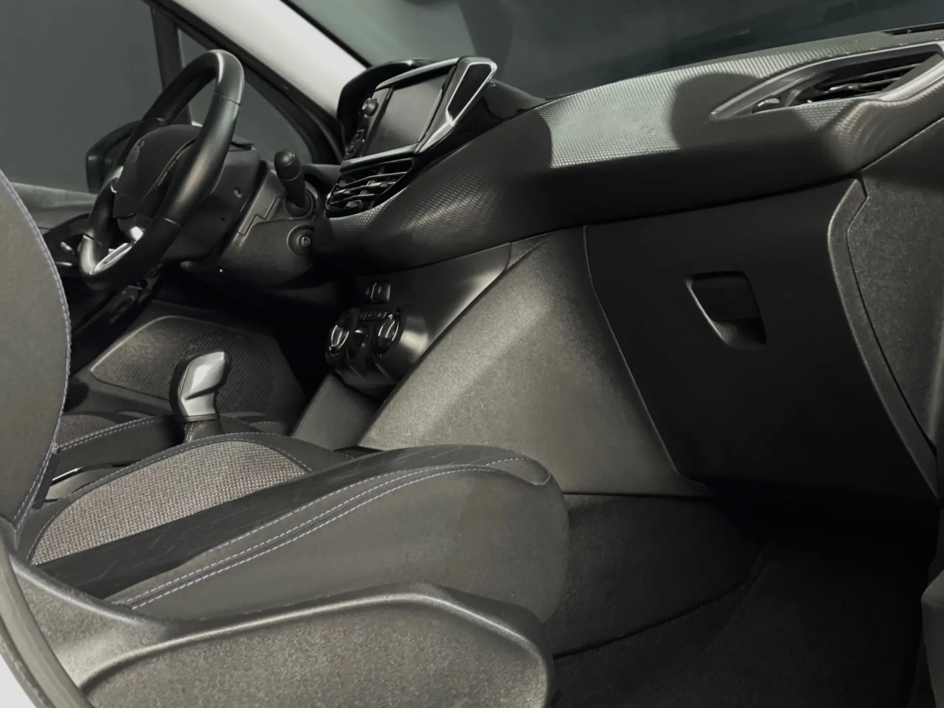 Peugeot 2008 1.2 PureTech Style 4