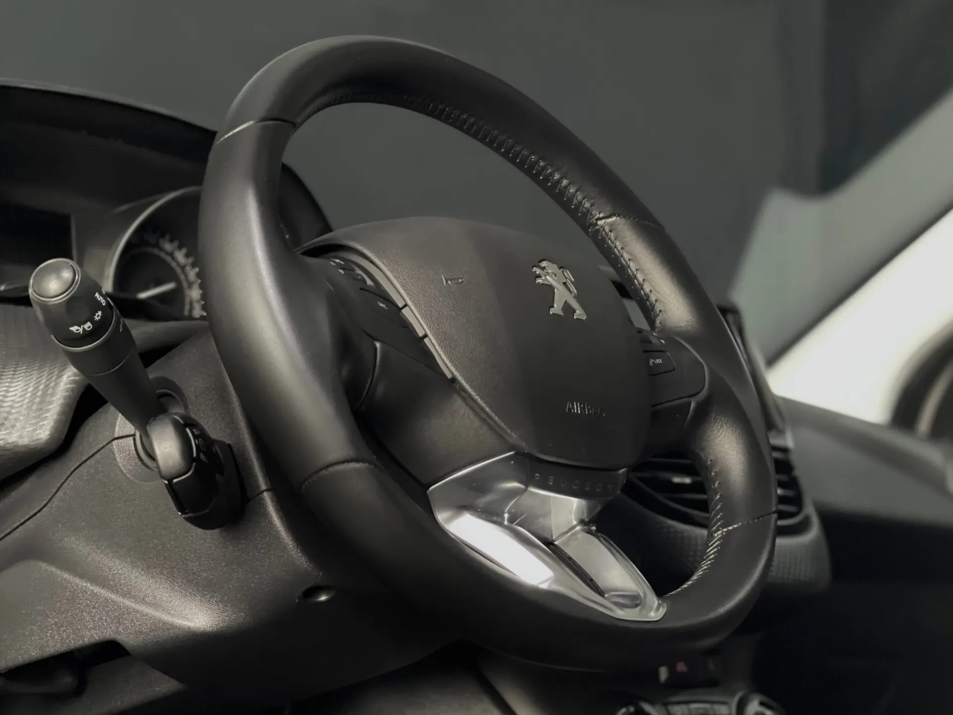 Peugeot 2008 1.2 PureTech Style 5