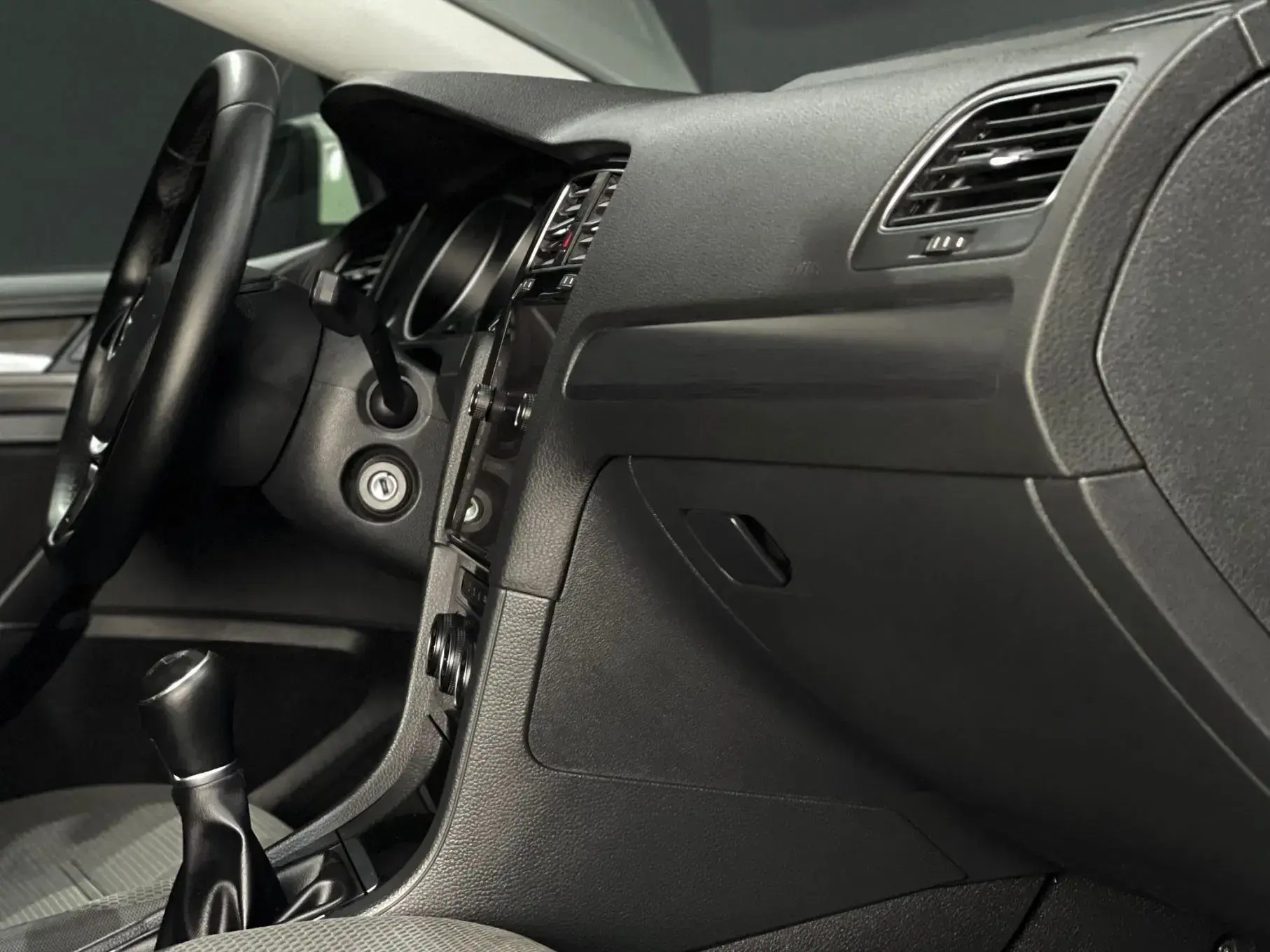 Volkswagen Golf 1.6 TDi Confortline 8